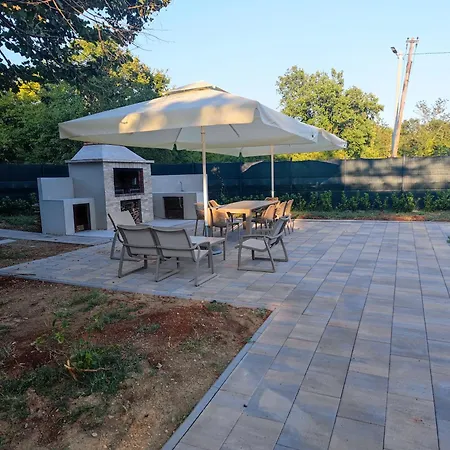 Ella Willa Ljubuški